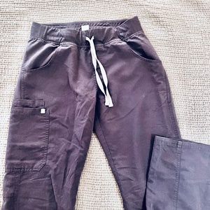 Navy blue FIGS Kade pants S/Tall